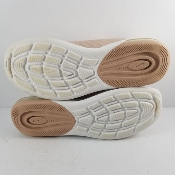 Nike Air Max Axis Size 9M.  S689 - Picture 7 of 8